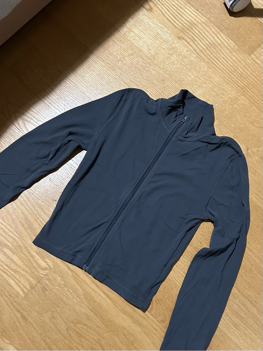Aritzia black zip-up sweatshirt hoodie